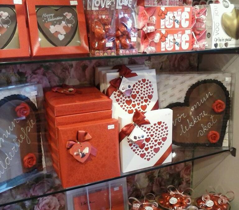 Ben jij ook al in valentijnstemming:)? Onze winkels zijn dr klaar voor… LIKE!…