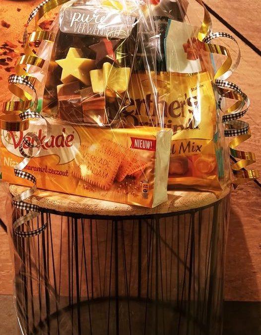 Super leuk toch zo’n bijzettafeltje als KERSTPAKKET?!…