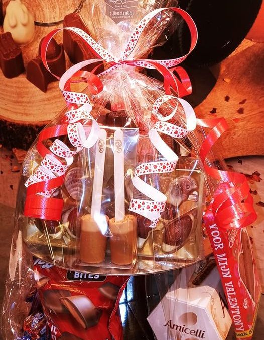 Is jou Valentijn ook zo’n FAN van CHOCOLADE?
 3 laags Etagière met allerhande …