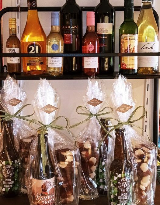 Wat vinden jullie van onze wijnrekjes? Leuk voor bijv. onder je overkapping…